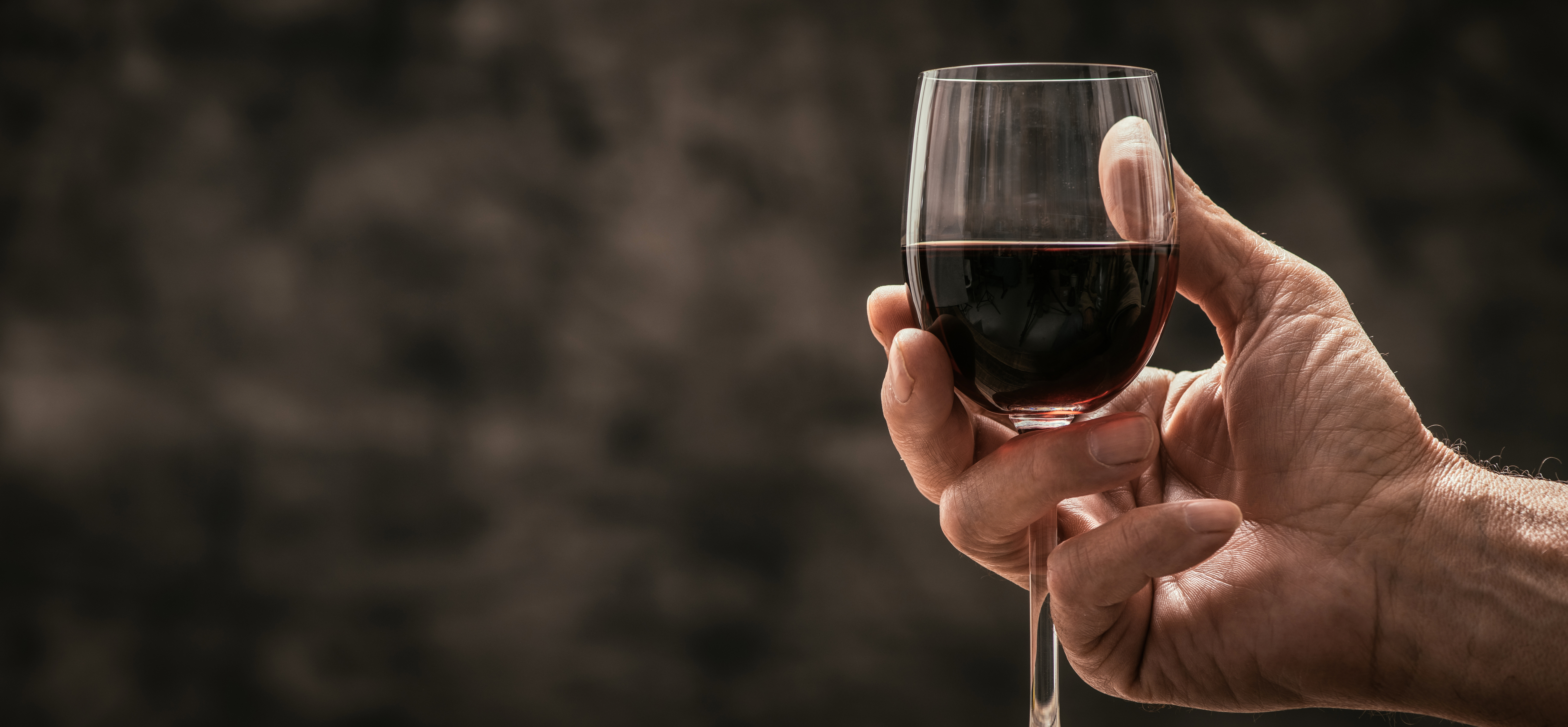 Pesquisa aponta que 39% dos bebedores de vinho estão “moderando ativamente seu consumo” 
